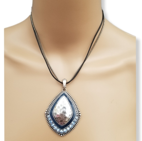 PREMIER DESIGNS VINTAGE "GOOD TO GO"  SILVERTONE & BLUE CRYSTAL PENDANT NECKLACE - Picture 1 of 6